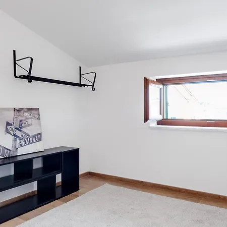Appartmento Moderno Con Due Balconi & Netflix * Santo Stefano di Magra